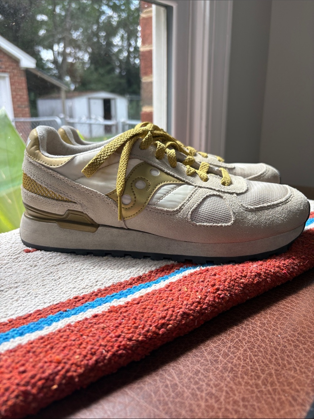 Saucony Men’s or Unisex Cream & Yellow Lace-Up Sneakers size 8 Men’s
